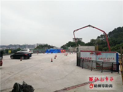 白云路停车场加快安装智能化停车设备